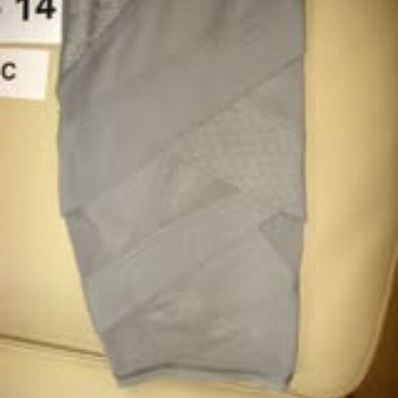 Ivivva Girl by Lululemon 🍋Fold On Tight Crop grey mesh pockets size 14 - Picture 5 of 7